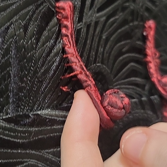 Traditional Chinese Silk Black and Red Feather Animal Print Changshan Jacket - Picture 5 of 7